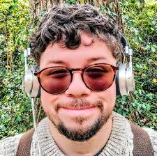 What are some horror game recommendations for someone who has never played  before?