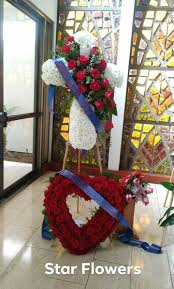 Pin By Roxana Martinez On Funeral Holiday Decor Christmas Wreaths