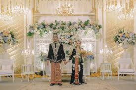 Selain itu kami juga memiliki paket foto prewedding, paket foto dan cetak undangan nikah exclusive custom ini terdiri dari : Le Motion Photo Aries Dewi Ngunduh Mantu Javanese Wedding