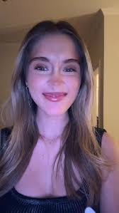 𝐄𝐦𝐢𝐥𝐲 𝐅𝐥𝐲