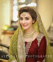 Aisha Khan On Her Mehndi Pakistaniweddings Aishakhan Bridal Bride Pakistani Wedding Dresses Pakistani Bridal Dresses Wedding Dresses For Girls