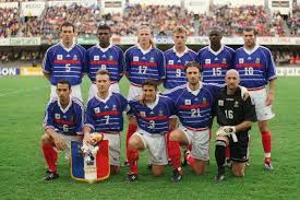 Retour des rayures horizontales pour le maillot domicile. Euro 2020 Le Maillot Des Bleus Ressemblera T Il A Celui De 1998 L Equipe
