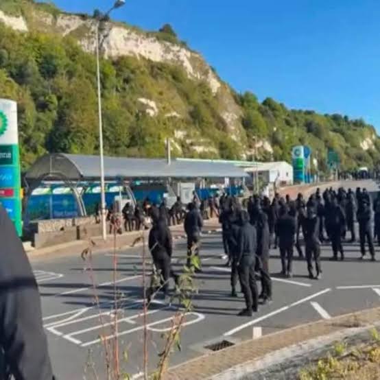 Masked anti-migrant protesters disrupt UK's Dover port | FMT