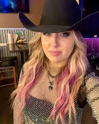 Ashley Victoria's Instagram, Twitter & Facebook