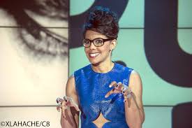 Audrey pulvar débute sa carrière journalistique sur la chaîne de télévision antillaise atv comme journaliste reporter d'images et devient, dès 1995, présentatrice du journal du soir. Pop Up The C8 Magazine Programme Hosted By Audrey Pulvar Gets Off To A Good Start