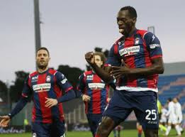 Accordo raggiunto, mancano le firme! Crotone Benevento Le Pagelle Di Cm Simy Torna Protagonista Vulic Tanta Qualita Glik Disatroso Serie A Calciomercato Com