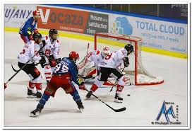 Gothiques amiens — das coliséum vor einem spiel der gothiques der hockey club amiens somme (auch gothiques d amiens) ist ein 1967 gegründeter eishockeyclub der stadt amiens in frankreich. Bruleurs De Loups Gothiques Amiens 3 2 Le Resume Video Metro Sports