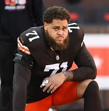 Former Browns first-round pick, OT Jedrick Wills Jr., is signing a one-year  deal with the Chicago Bears, per source.