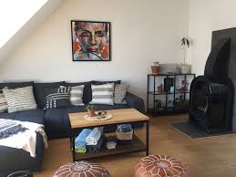 Die höhe des raums nutzen, auf querstreifen setzen und nischen füllen: Cozy Modern Stil Im Wohnzimmer Wohnzimmer Dekor Mobelideen