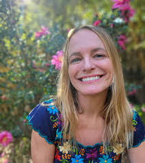 Selena Crum's Instagram, Twitter & Facebook