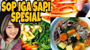 Rasa rempah tercampur dengan kuah kaldu menimbulkan cita rasakuat. Resep Sop Iga Sapi Kuah Bening Ala Restoran