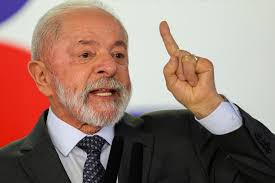 Lula se reúne com Hugo Motta e ministros para negociar pacote fiscal