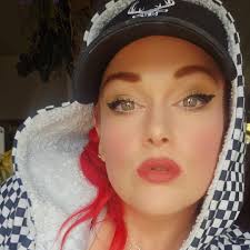 Strawberry Cheesecake Protein Balls 🍓🧀💪 Ingredients: 1 cup almond flour  ½ cup vanilla protein powder ¼ cup cream cheese (softened) ¼ cup mashed  strawberries 2 tbsp honey or maple syrup ½ tsp