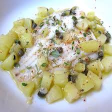 La platessa è un tipo di pesce dal sapore delicato e raffinato, oltre ad essere un per i più esigenti sarà invece molto apprezzata la ricetta dei filetti di platessa con zucchine e mandorle, nella quale il. Platessa Con Patate E Capperi Fresco Pesce