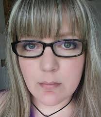 Jennifer Hinrichs's Instagram, Twitter & Facebook