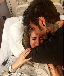 Il post diffuso in serata dal rapper e dalla ferragni ha confermato che la nascita si è svolta senza particolari problemi e che l'influencer, che si trova fedez rassicura i fan dopo il parto della moglie. Chiara Ferragni Parto Lacrime Foto