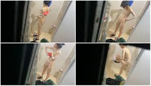 ✓精品✓惊险刺激女宿舍窗外偷拍女生洗澡,好几次回头差点被发现,不过妹子们身材都很棒,冒险值得了4V_TONGHAOBA