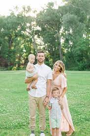 Pin By Tiffany Geddings On F A L L Family Photoshoot Outfits Family Portrait Outfits Spring Family Pictures