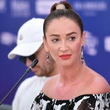 Скачай ольга бузова and dava снежинки (2020) и ольга бузова хейт (2020). Buzova Pyanoj Vyshla V Efir Tv I Radio Internet I Smi Lenta Ru