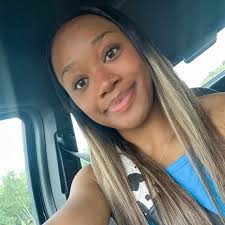 𝙇𝙖𝙍𝙞𝙨𝙨𝙖 𝘽𝙡𝙤𝙘𝙠 (@larissa.block) • Instagram photos and videos