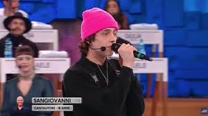 Dalla mezzanotte del 28 marzo disponibili su tutte le piattaforme. Sangiovanni Chi E Il Cantante Rivelazione Del Talent Show Amici Di Maria De Filippi