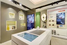 Vitra Invisible 6 Pl System For Canon In Munich Germany Retail Fixtures Retail Retail Design