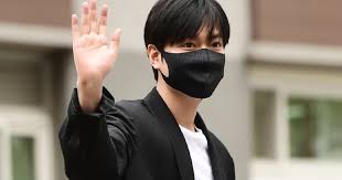 Lee min ho returns to social media after completing mandatory military service. Lee Min Ho Has Officially Been Discharged From The Military Koreaboo