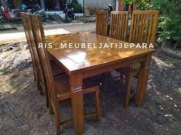 Meja kayu jati minimalis merupakan salah satu furniture rumah tangga yang dibuat dari bahan material kayu jati asli dan didesain sedemikian rupa agar dapat menyesuaikan desain interior dari keinginan para pelanggan pada umumnya. Meja Makan Jati Minimalis Jati Kursi 6 Ready Mebel 814976414