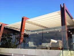 Viva Sunscreens Fleetwood Retractable Roof System A Sophisticated Retractable Roof With A Stylish Timbe Pergola Ideas For Patio Outdoor Pergola Pergola Shade