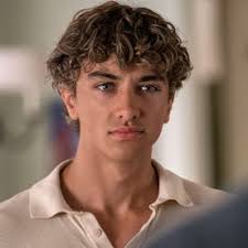 These 'AHS: Double Feature' Theories About Doris Are Twisted