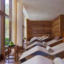 Relaxation Room Ideas Just Need An Above Me Stand For My Laptop Sorry Was That Not The Idea Spa Relaxation Room Spa Lounge Day Spa Decor