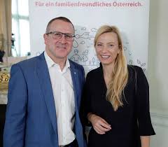 Nach alma zadic ist die nächste ministerin schwanger: Familienministerin Begrusst Facc Als 500 Partner Im Netzwerk Unternehmen Fur Familien Unternehmen Fur Familien