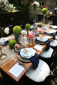 Playing soulful music, a saxophonist will perform for your guests giving them an original background sound! 26 Gorgeous Tablescapes For Outdoor Entertaining Summer Party Ideas