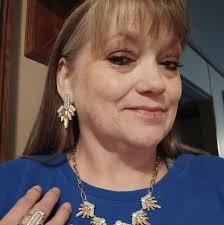 SNEAK PEEK: A pressed flower in a resin frame with antiqued gold—these  earrings have a touch of vintage whimsy. 🪻💛 #Gold #Post #Earrings  #PaparazziAccessories