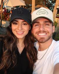 Roger Scott's Instagram, Twitter & Facebook