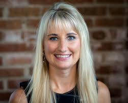 Kerry Frank's Instagram, Twitter & Facebook