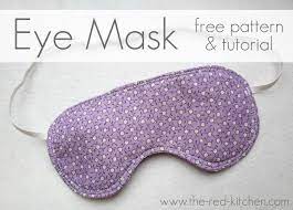 Thanks to the pattern it is not necessary to measure, so you can simply cut and sew. 68 Sleep Masks Diy Ideas Diy Sleep Mask Sleep Mask Sewing Projects