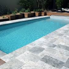 Travertin Gris Finition Vieillie De Premier Choix Dallage Piscine Carrelage Exterieur Piscine Margelle Piscine Grise