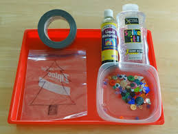 Making sensory pouches is a quick and inexpensive way to make an engaging and relaxing sensory activity for people living with dementia. Christmas Tree Sensory Bags Gift Of Curiosity