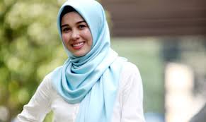 Aiman hakim ridza abdoh merupakan seorang pelakon, penyanyi dan bekas pemain bola sepak amatur malaysia. Emma Maembong Ingin Beli Rumah Untuk Bapa