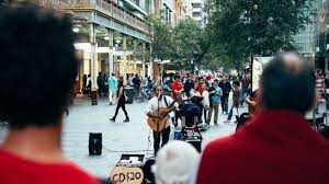 Siapa orang paling cakep itulah 3 foto orang paling ganteng, tampan dan cakep di dunia maupun indonesia, silahkan anda juga bisa membuatnya di. Viral Pengamen Tampan Warganet Salah Fokus Dengan Peralatan Musiknya