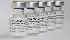 The astrazeneca option is a viral vector vaccine , which uses a harmless chimpanzee adenovirus to deliver dna into our cells. Seis Perguntas E Respostas Essenciais Sobre A Vacina Contra Covid 19 Da Pfizer Aos Fatos