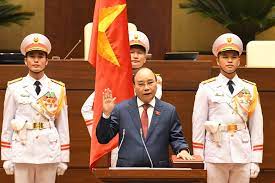 Nguyễn thị kim ngân (sinh ngày 12 tháng 4 năm 1954) là nữ chính trị gia người việt nam.bà là chủ tịch quốc hội thứ 8 của nước cộng hòa xã hội chủ nghĩa việt nam, chủ tịch hội đồng bầu cử quốc gia việt nam. Chá»§ Tá»‹ch NÆ°á»›c Nguyá»…n Xuan Phuc Tuyen Thá»‡ Nháº­m Chá»©c Bao NgÆ°á»i Lao Ä'á»™ng