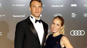 Bestbezahlten fußballer des jahres 2021. Manuel Neuer Zeigt Sich Zusammen Mit Freundin Nina Weiss Auf Dem Roten Teppich