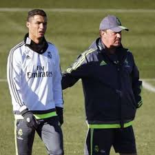 Rafa benitez nasce il 16 aprile del 1960 a madrid, figlio di francisco e rosaria.ha un fratello maggiore e una sorella minore. Real Madrid Rafa Benitez Regle Ses Comptes