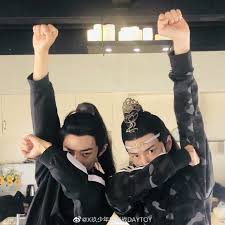 Xiao Zhan Dedicates Birthday Post To Wang Yibo And Fan Girls Are Going Crazy ä¸‰å…«å§å§ Cenas De Filmes Romanticos Rapazes Bonitos Atores Bonitos