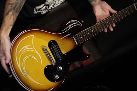 At various points, gibbons mentioned his late comrade, while praising francis' musicality. Zz Top Tech Elwood Francis Gitarre Bass