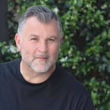 Robert Fielder's Instagram, Twitter & Facebook