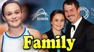 Ashleigh barty was born on 24 april 1996 to josie and robert barty. Ashleigh Barty Family Photos With Parents And Boyfriend Garry Kissick 2020 Youtube