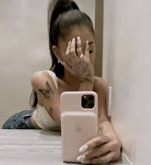Ariana grande sweetener listening session canvas art poster and wall art picture print modern family bedroom decor posters 12x18inch(30x45cm) 3.0 out of 5 stars 1. Verkundung Auf Instagram Ariana Grande Hat Sich Verlobt Watson